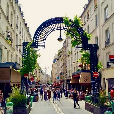 Bright And Airy In Moulin Rouge/montmartre Paris