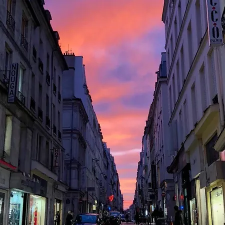 Bright And Airy In Moulin Rouge/montmartre *